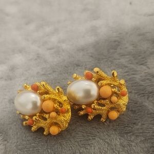 Elegant Gold and Pearl Earrings..ivana Trump Vintage